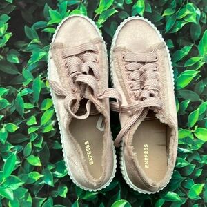 Express size 8 platform sneakers